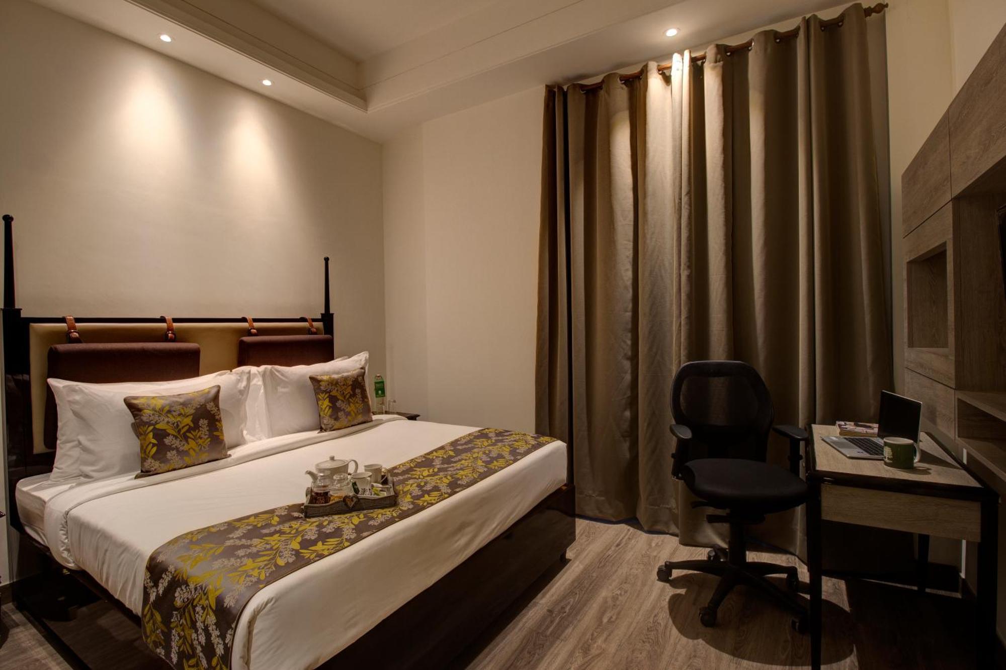 Rhythm Gurugram Hotel & Suites, Sohna Road Gurgaon Bagian luar foto